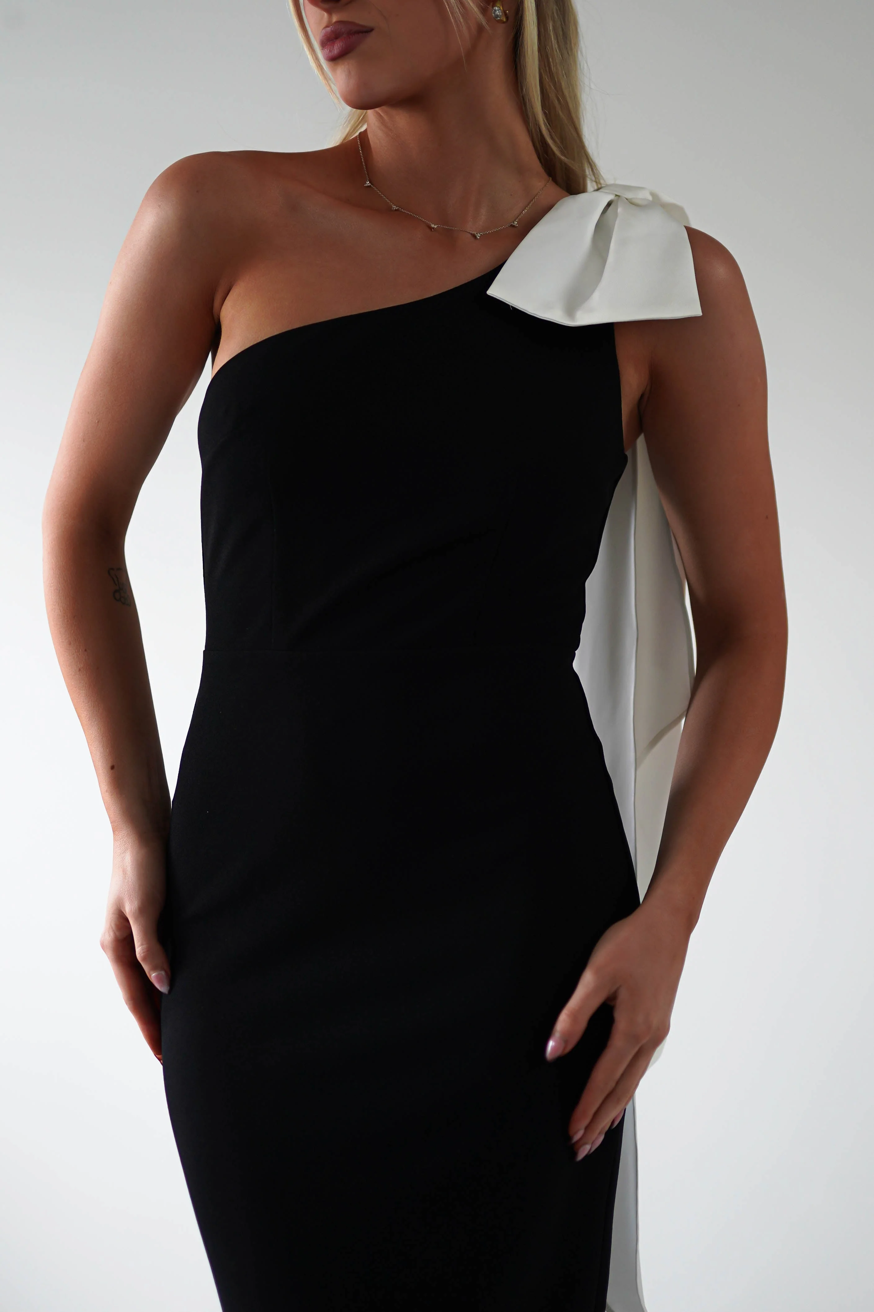 Camella Bodycon Bow Detail Midi Dress | Black - Image 6