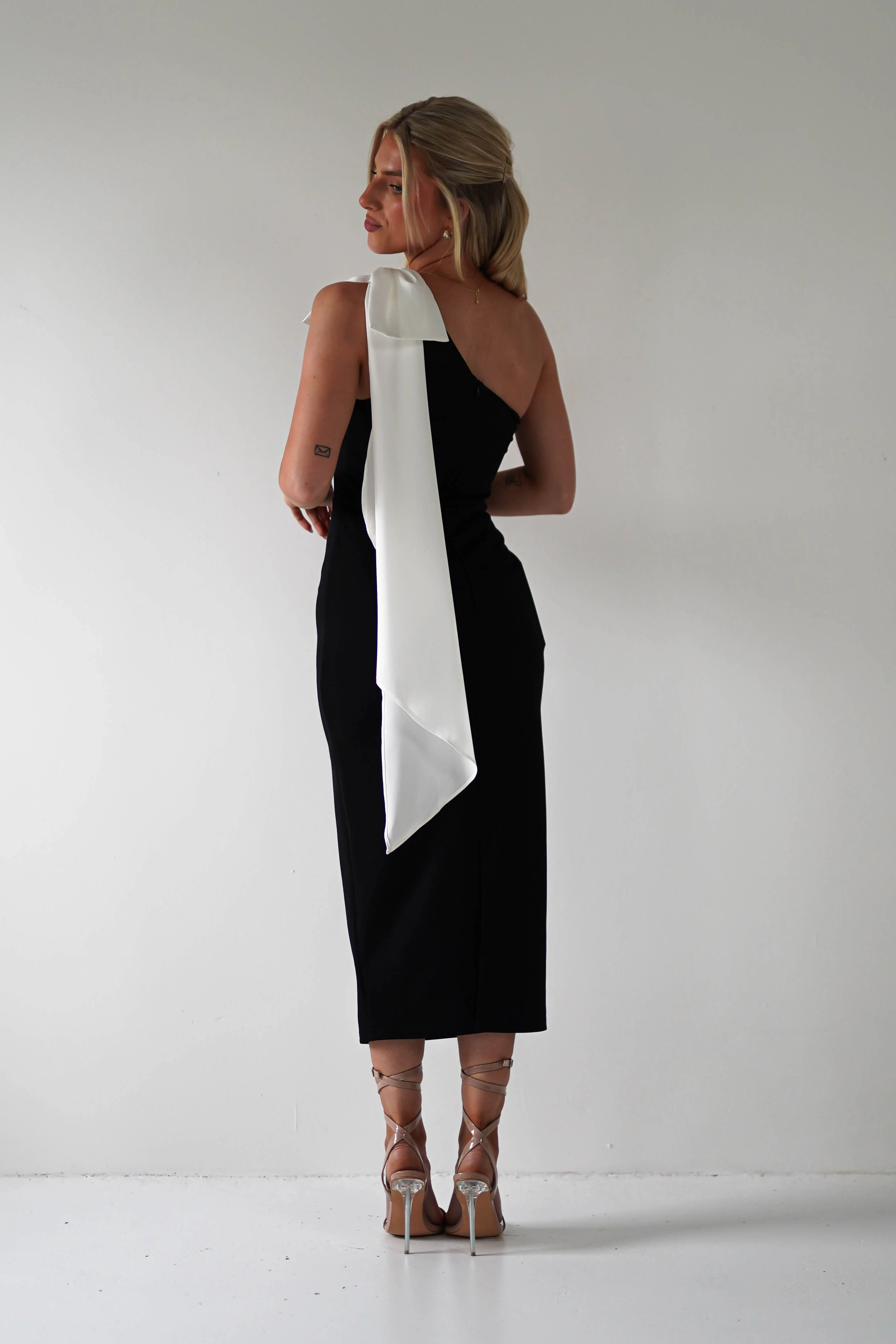 Camella Bodycon Bow Detail Midi Dress | Black - Image 7