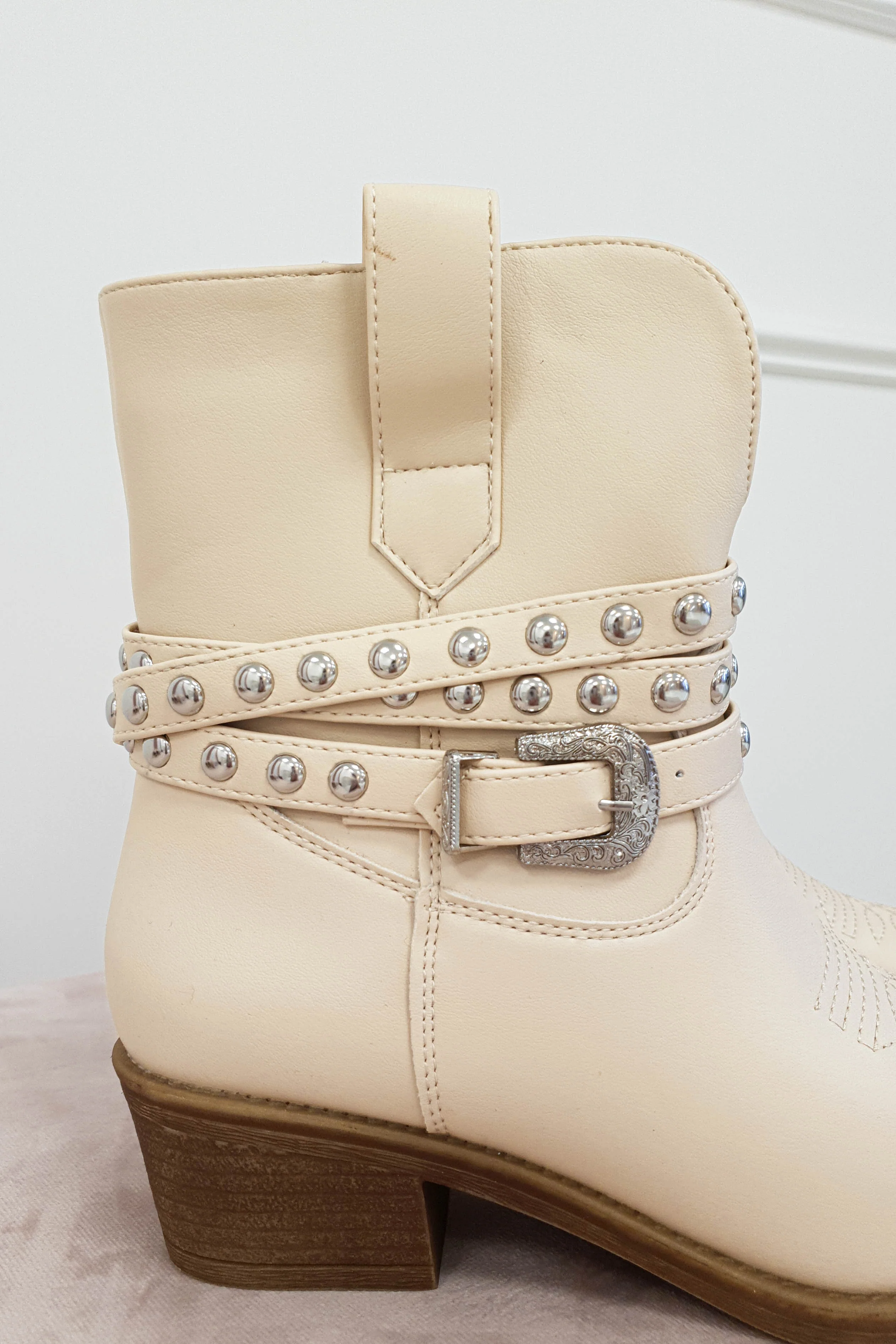 Elvie Ankle Boots | Cream - Image 4
