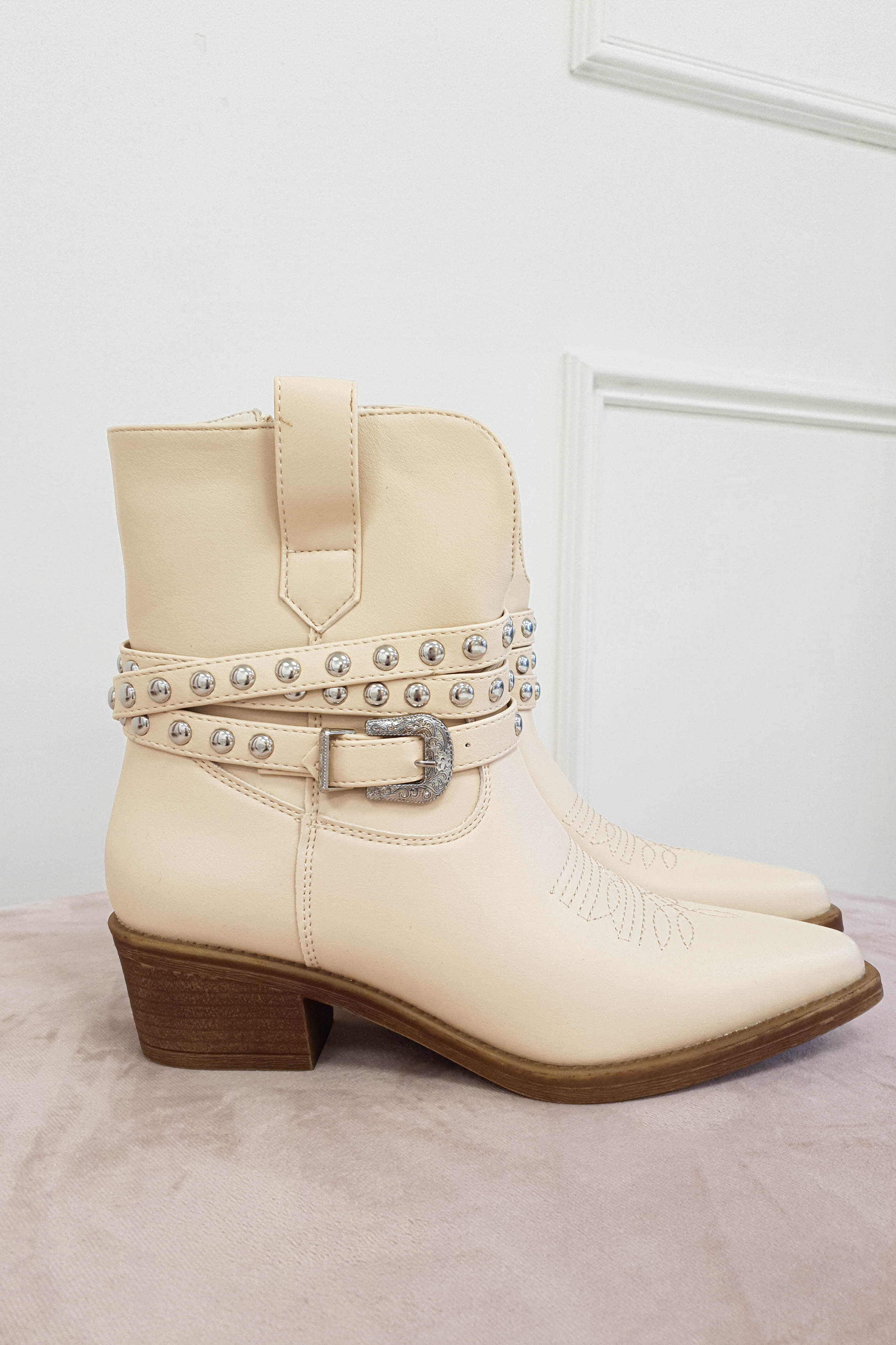 Elvie Ankle Boots | Cream - Image 5