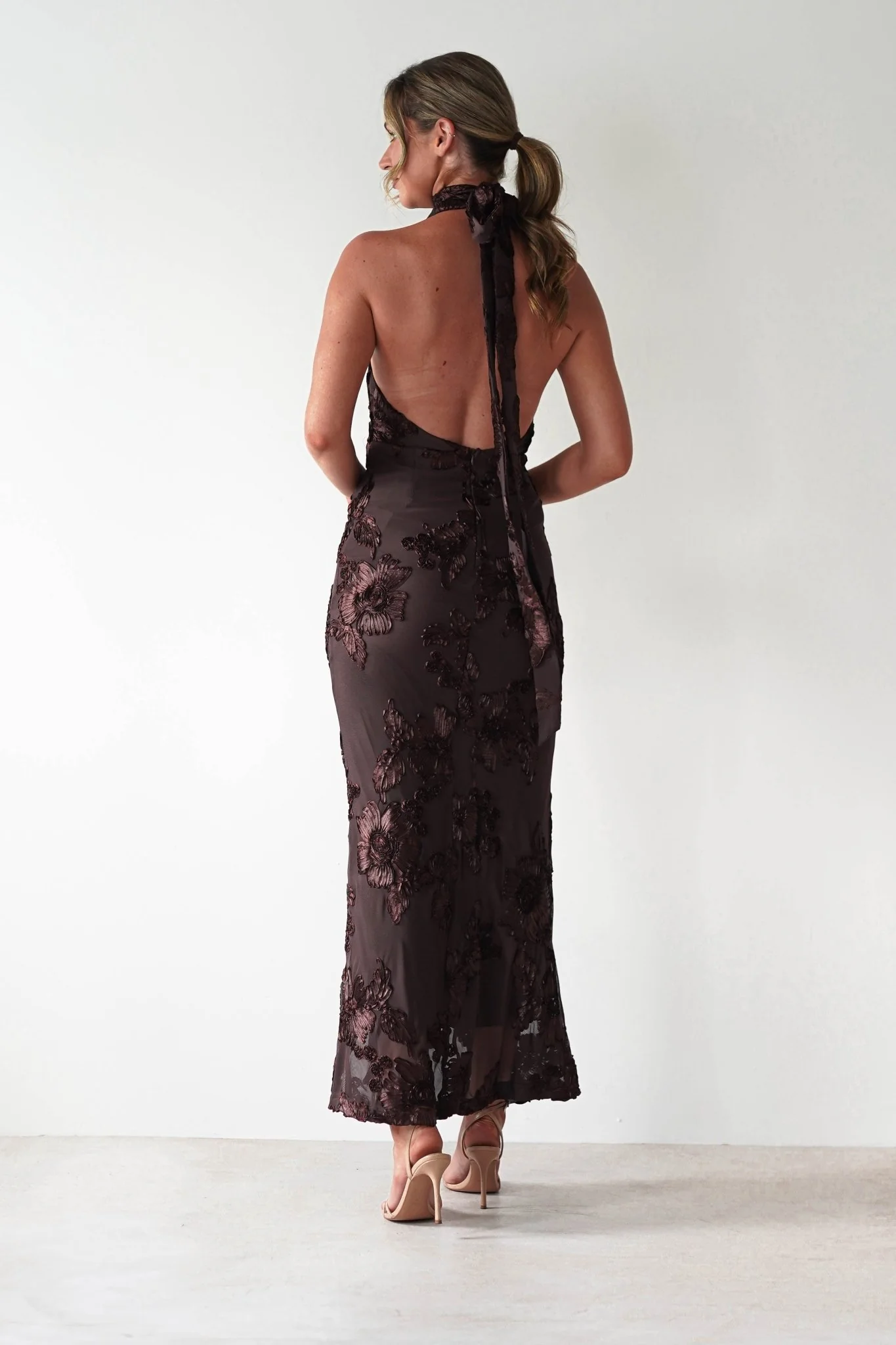 Halsey Tie Back Maxi Dress | Brown Textured - Image 3