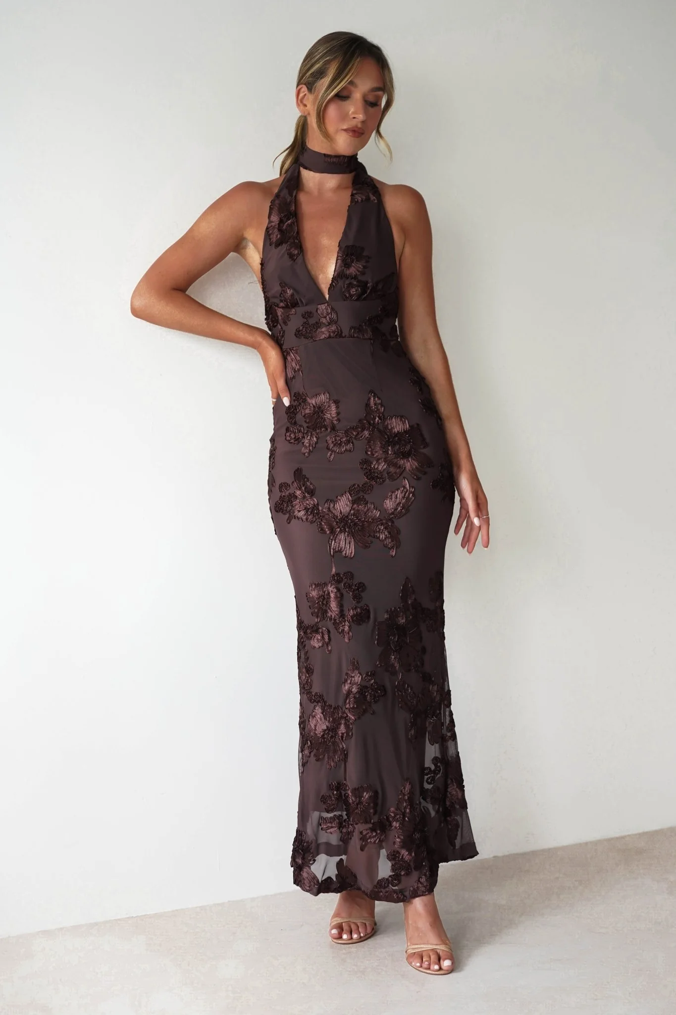 Halsey Tie Back Maxi Dress | Brown Textured - Image 9